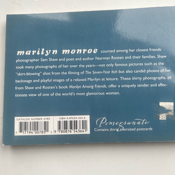 Marilyn Monroe book of postcards - Picture 2 of 8